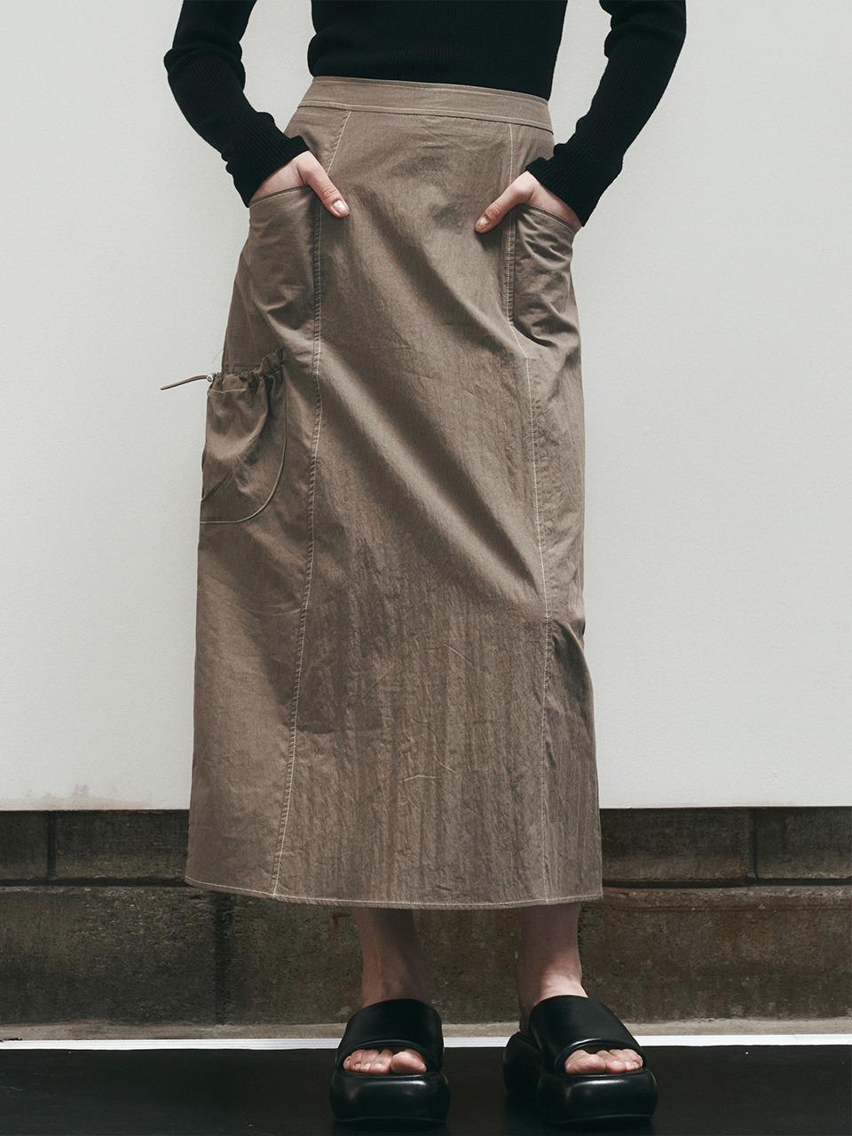 Stitch Line Cargo Long Skirt (Khaki)