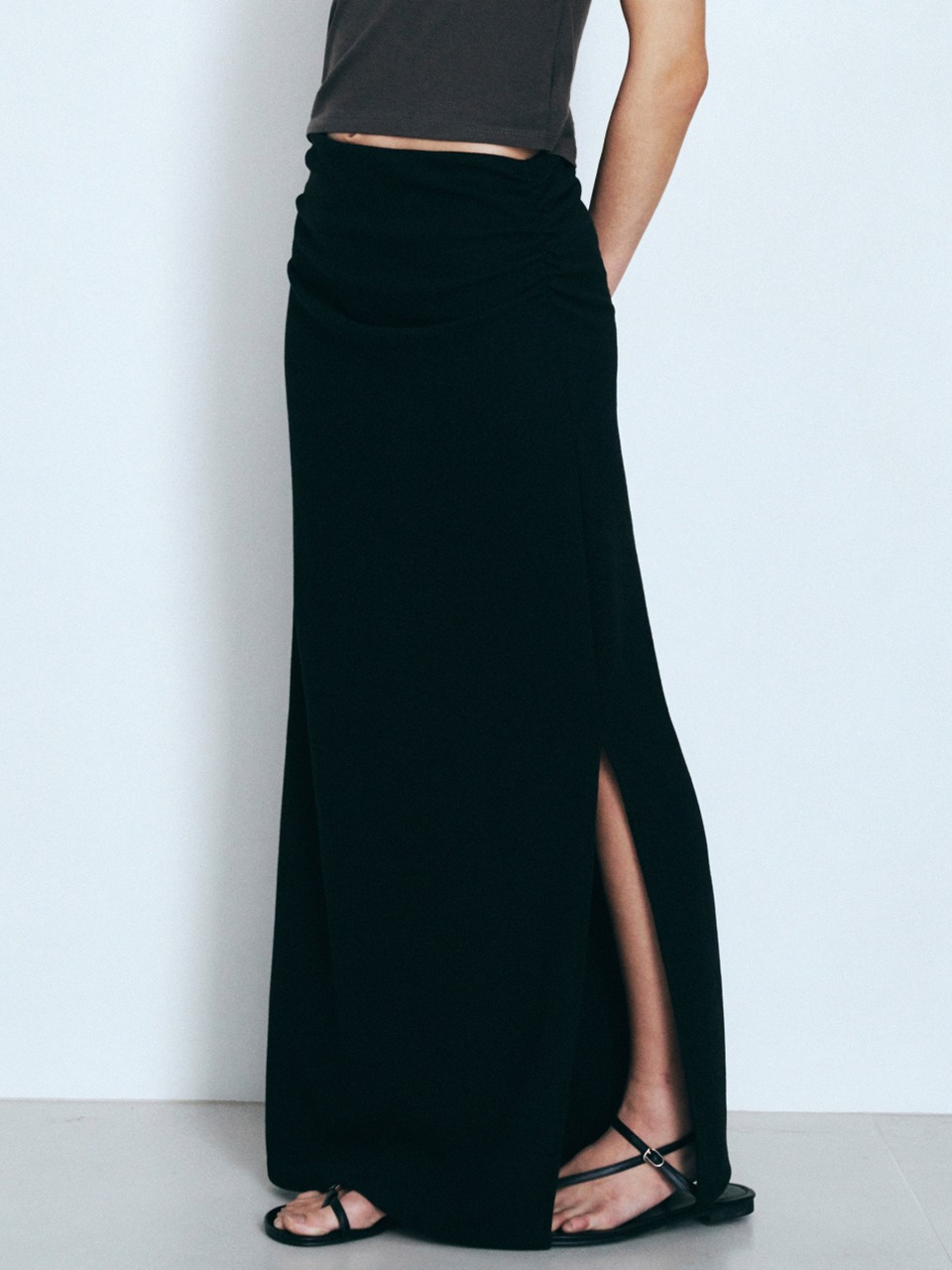Double Shirring Slit Long Skirt (Black)