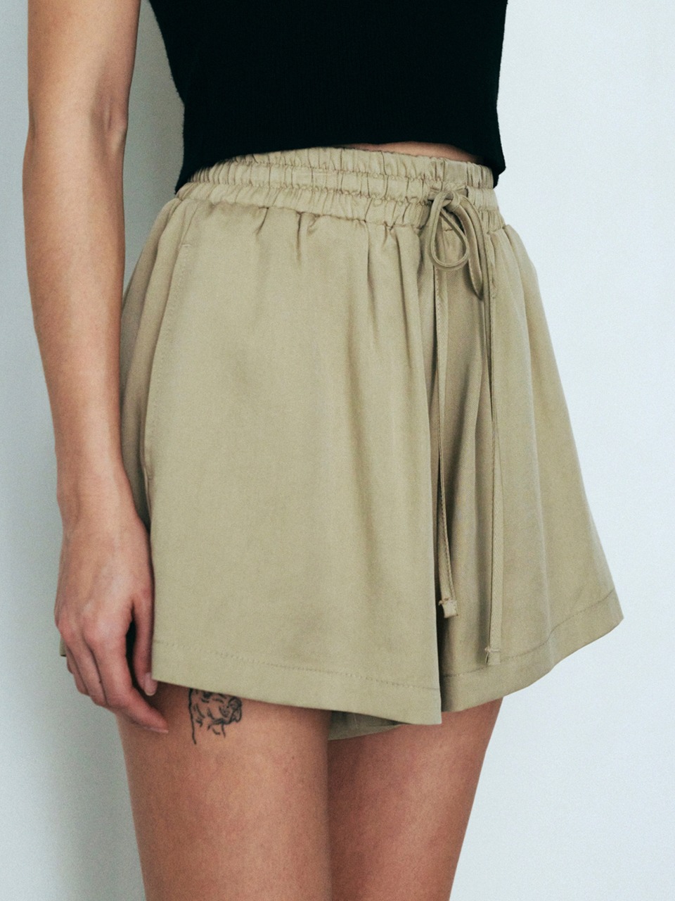 Soft Tencel Flare Banding Shorts (Beige)