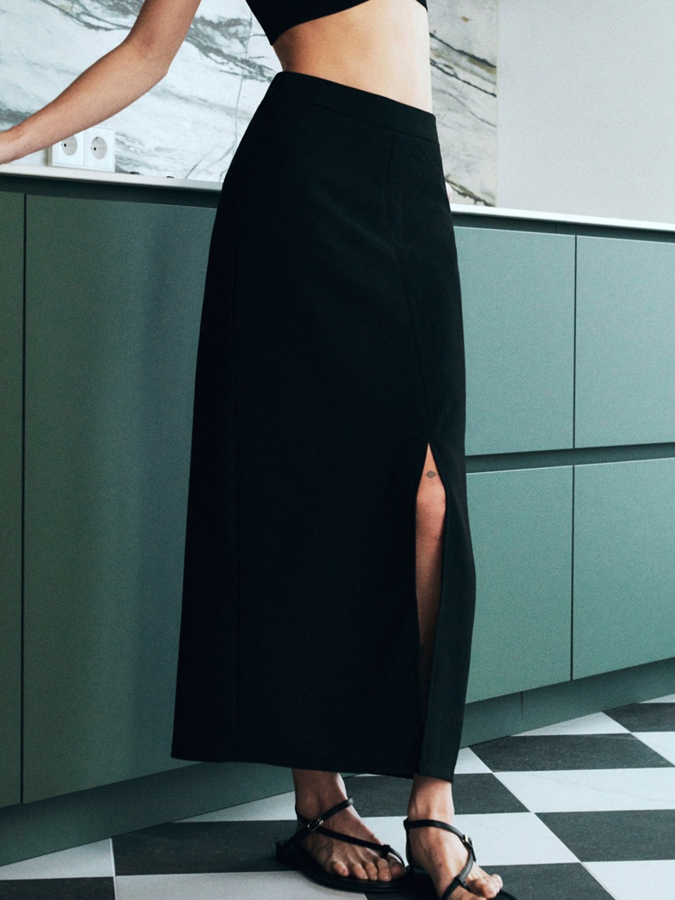 Minimal Slit Long Skirt (Black)
