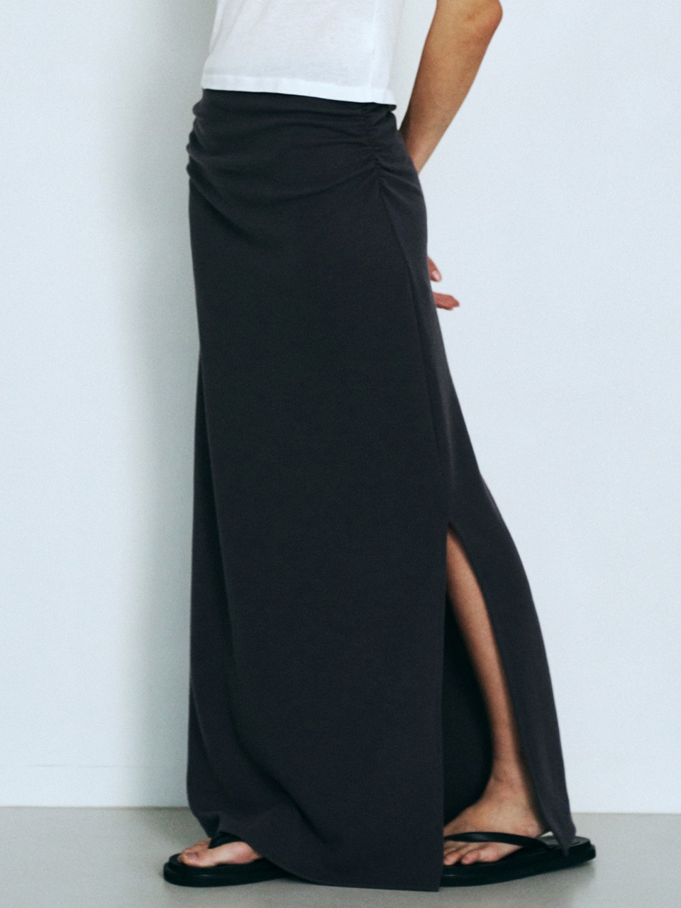 [5/3 순차출고] Double Shirring Slit Long Skirt (Charcoal)